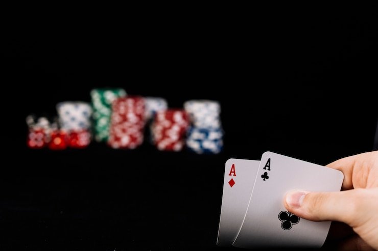 Berbagai permainan kasino langsung populer dengan dealer interaktif di platform dragon88